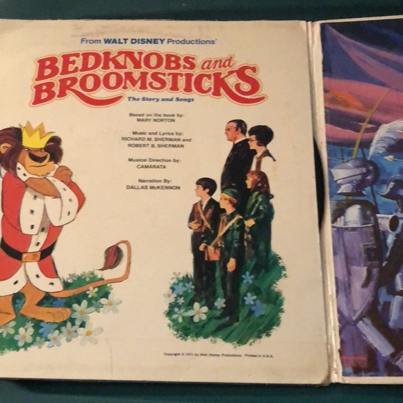 Vintage Disneyland Record 1971 Walt Disney's Bedknobs & Broomsticks - Picture 2 of 5